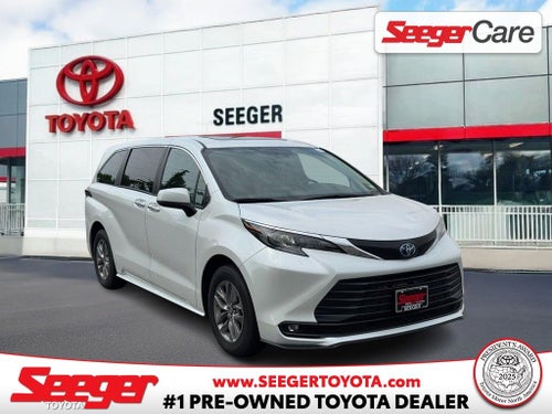2025 Toyota Sienna XLE 8 Passenger