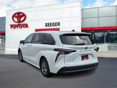 2025 Toyota Sienna XLE 8 Passenger