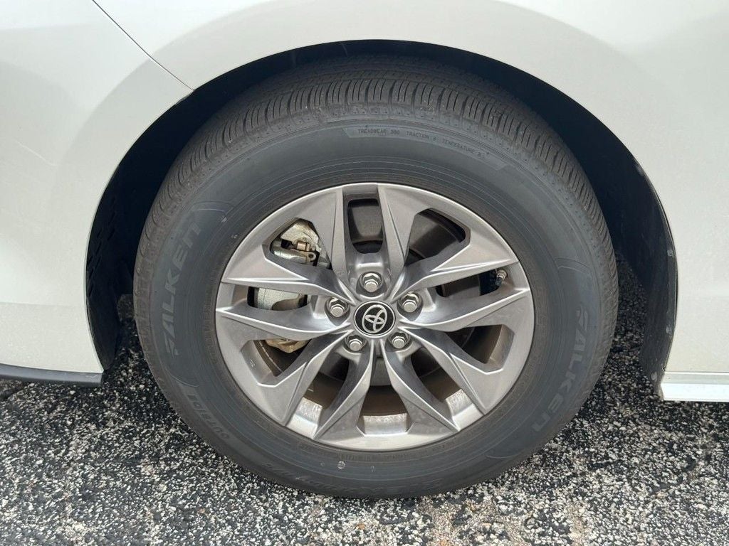 2025 Toyota Sienna XLE 8 Passenger