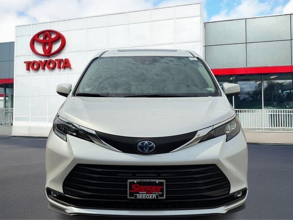 2025 Toyota Sienna XLE 8 Passenger