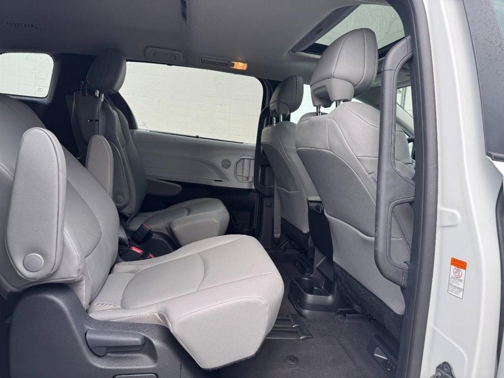 2025 Toyota Sienna XLE 8 Passenger