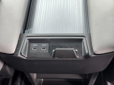 2025 Toyota Sienna XLE 8 Passenger