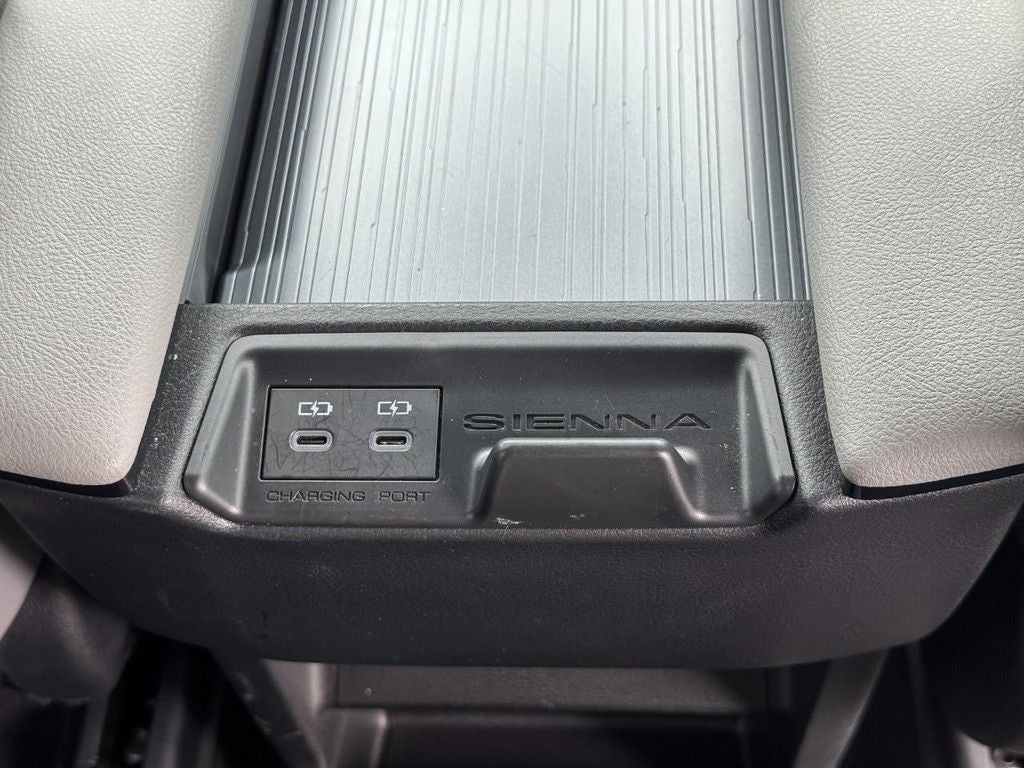 2025 Toyota Sienna XLE 8 Passenger