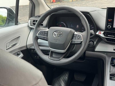 2025 Toyota Sienna XLE 8 Passenger
