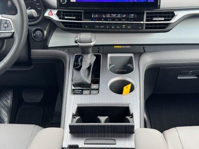 2025 Toyota Sienna XLE 8 Passenger
