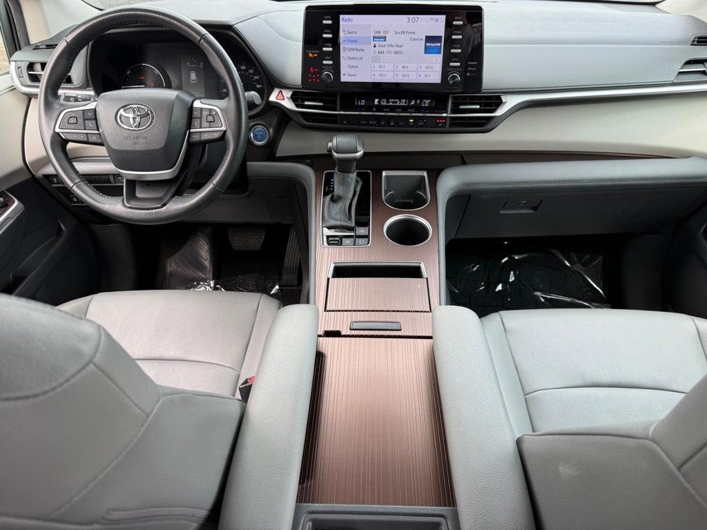 2024 Toyota Sienna XLE FWD 8-Passenger (Natl)