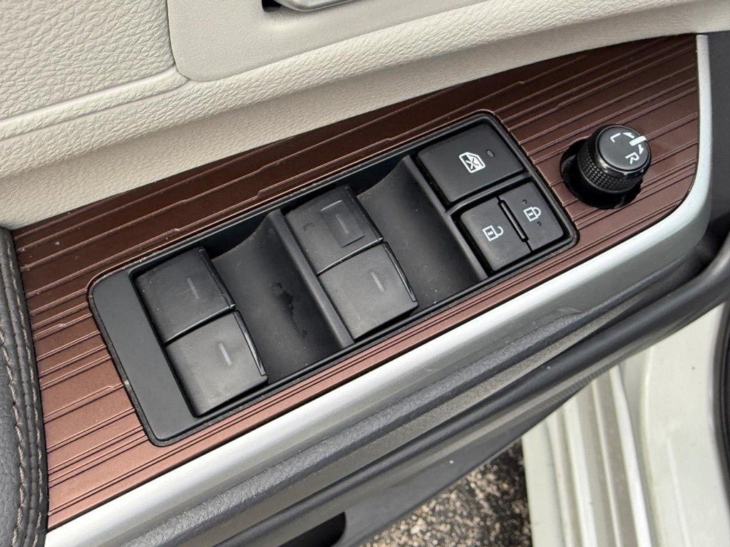 2024 Toyota Sienna XLE FWD 8-Passenger (Natl)