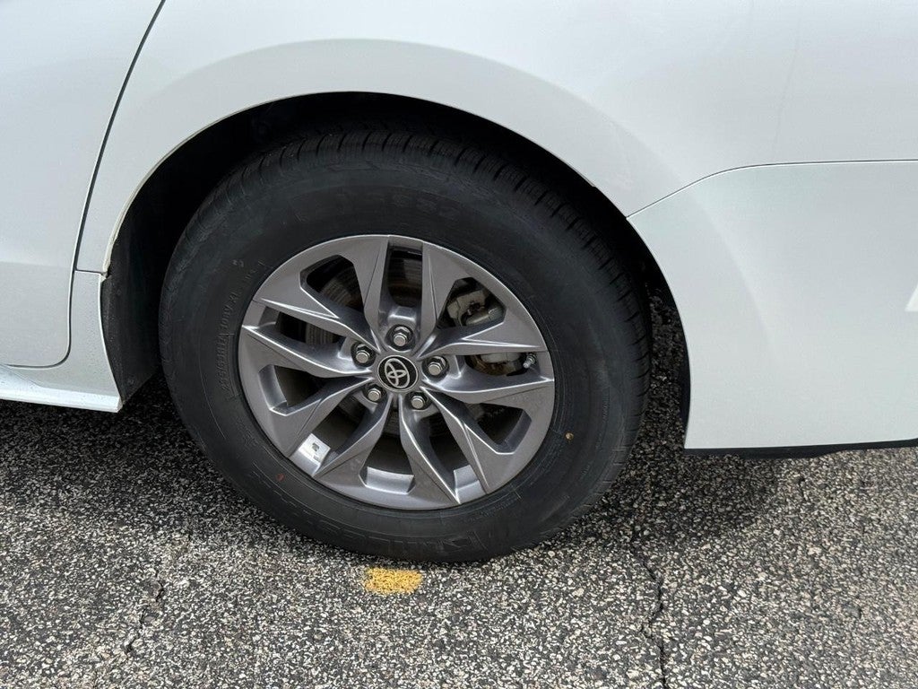 2024 Toyota Sienna XLE FWD 8-Passenger (Natl)