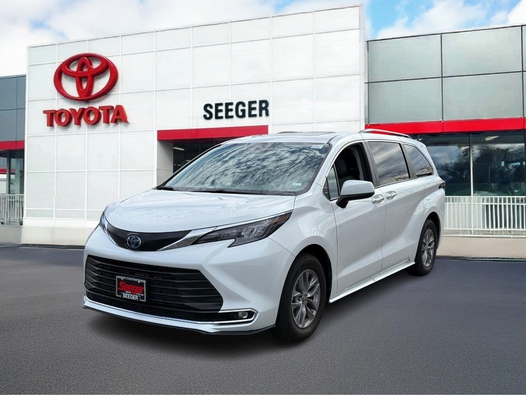 2024 Toyota Sienna XLE FWD 8-Passenger (Natl)