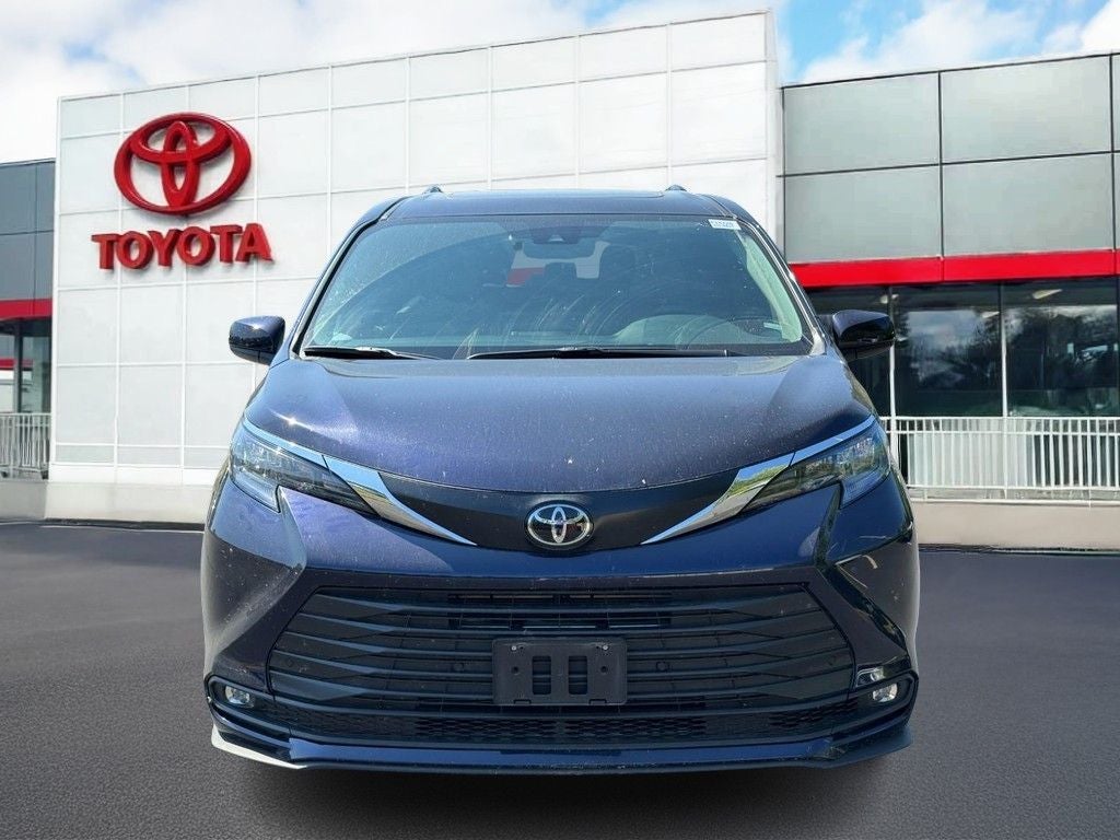 2026 Toyota Sienna XLE 8 Passenger