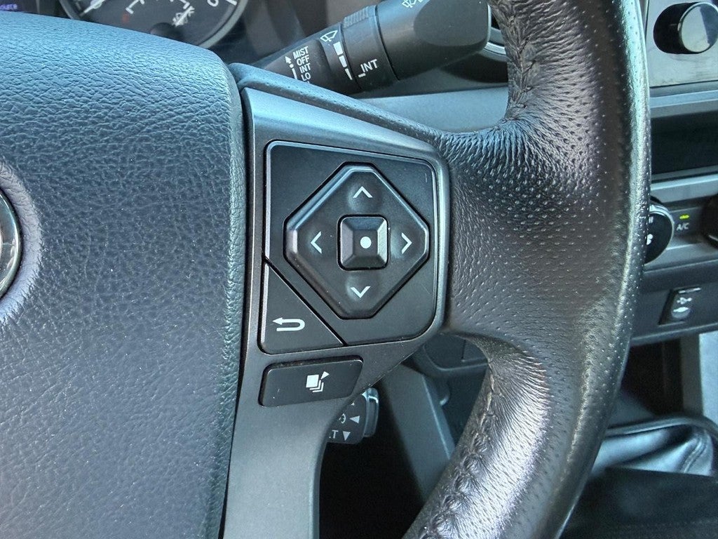 2017 Toyota Tacoma TRD Off Road Double Cab 5' Bed V6 4x4 MT (Natl)