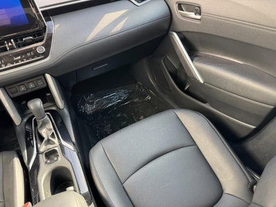 2024 Toyota Corolla Cross XLE 2WD (Natl)