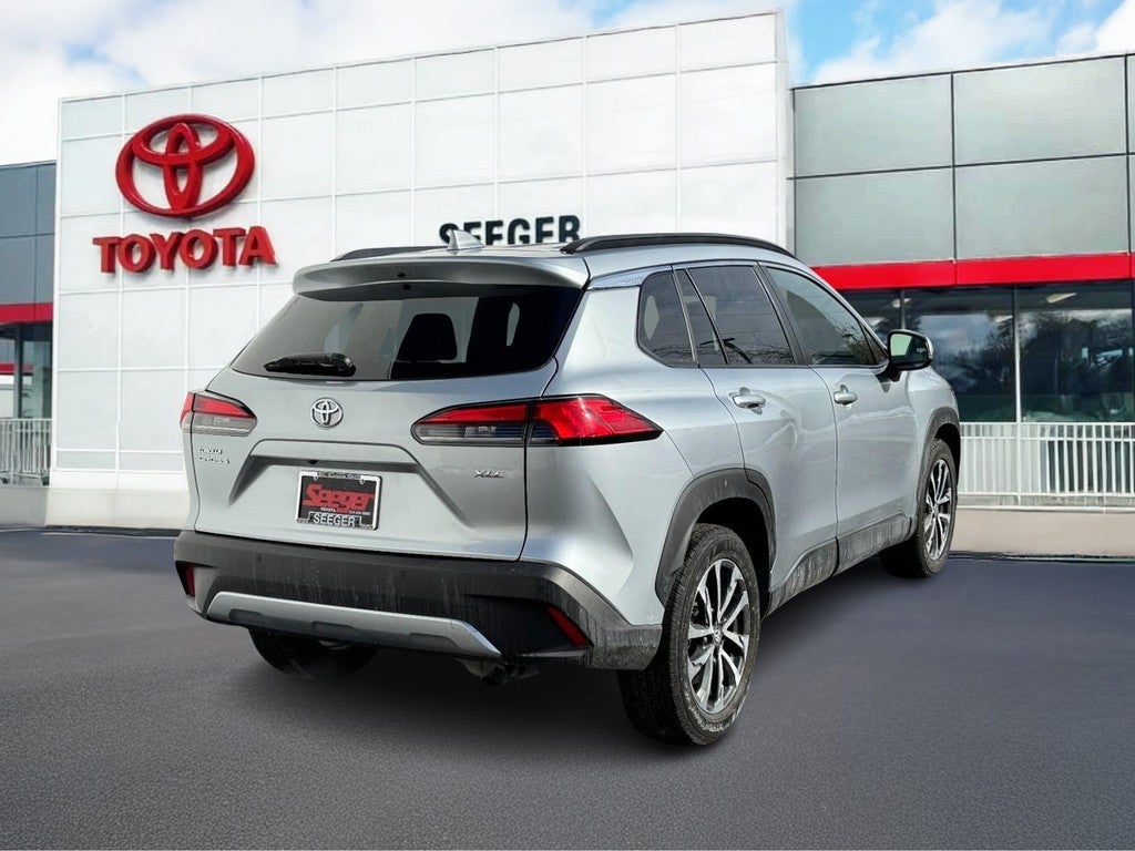 2024 Toyota Corolla Cross XLE 2WD (Natl)