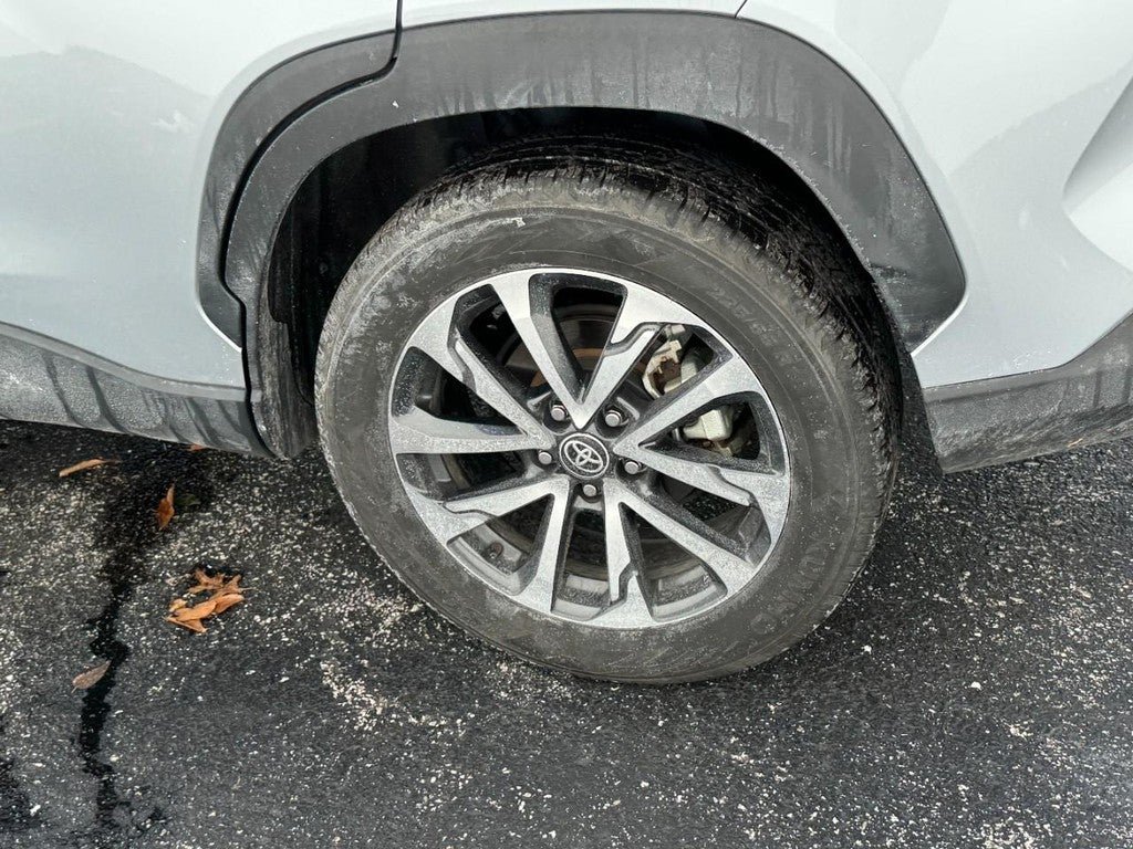 2024 Toyota Corolla Cross XLE 2WD (Natl)