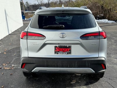 2024 Toyota Corolla Cross XLE 2WD (Natl)