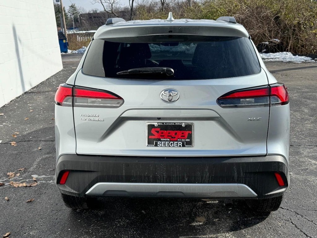 2024 Toyota Corolla Cross XLE 2WD (Natl)