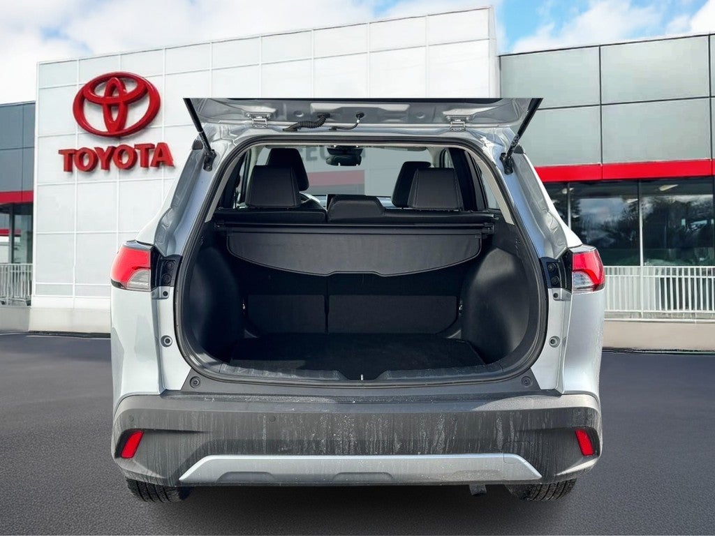 2024 Toyota Corolla Cross XLE 2WD (Natl)