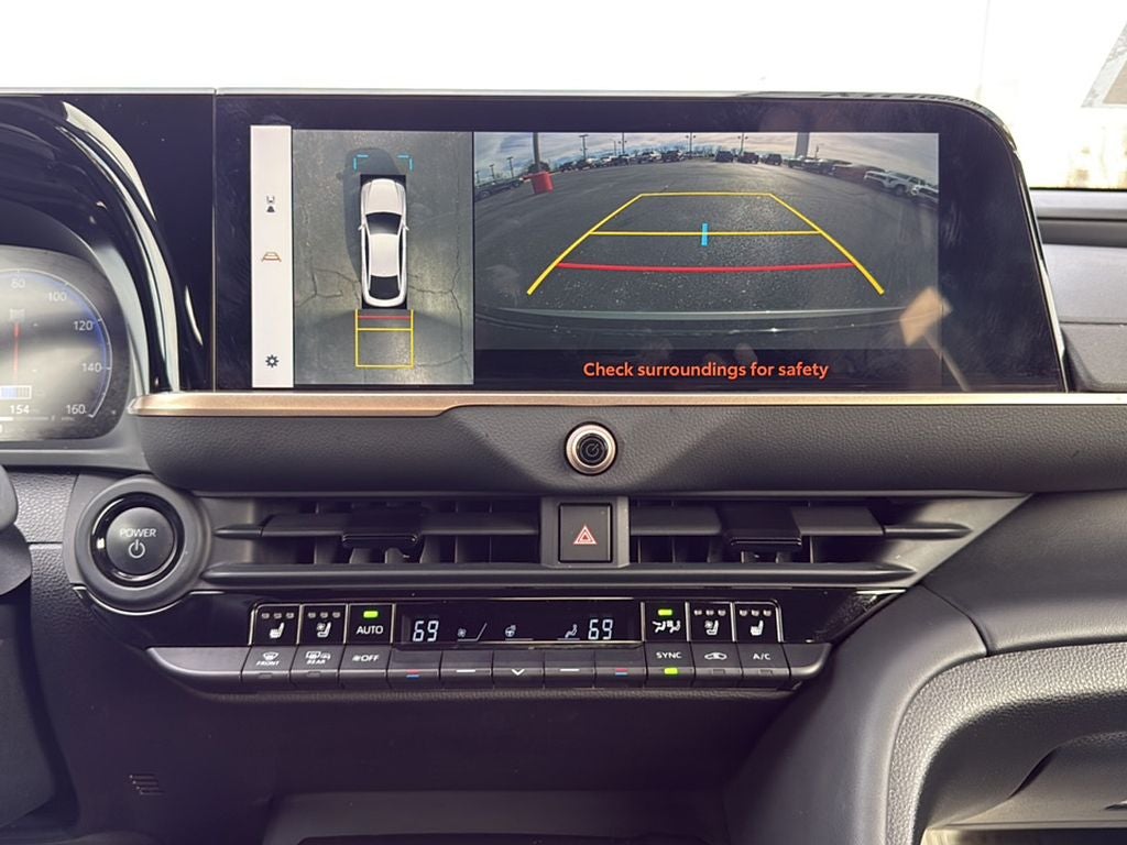 2024 Toyota Crown Platinum