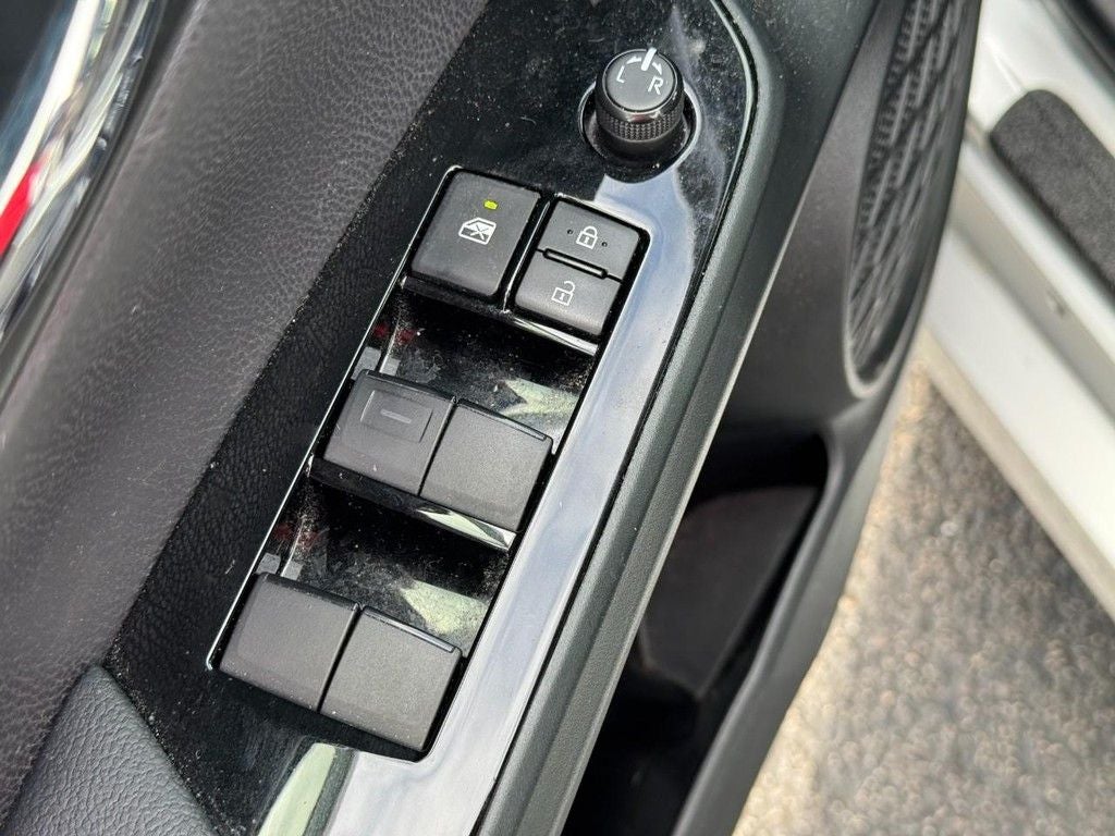 2022 Toyota Prius LE