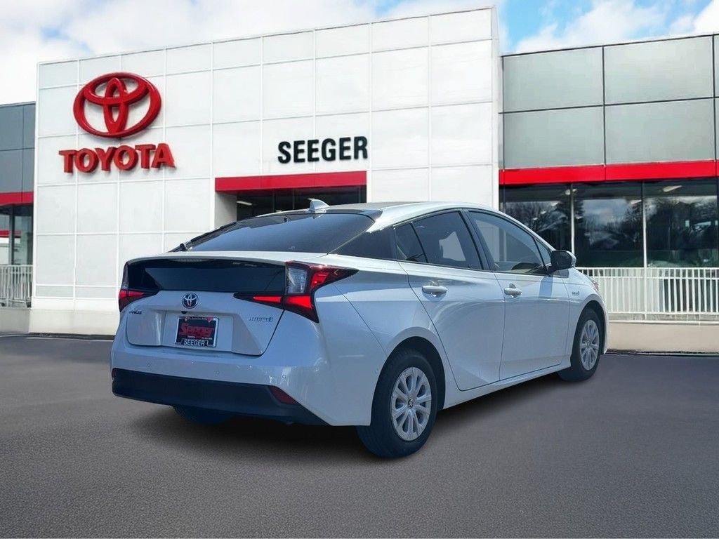 2022 Toyota Prius LE