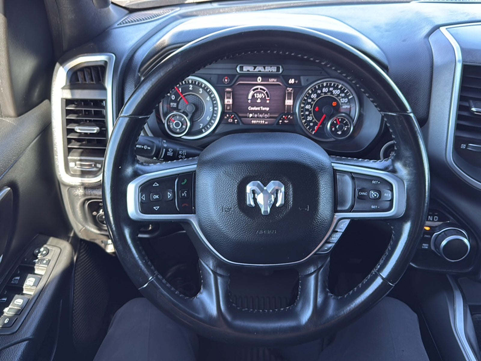 2022 RAM 1500 Big Horn Quad Cab 4x4 6'4 Box