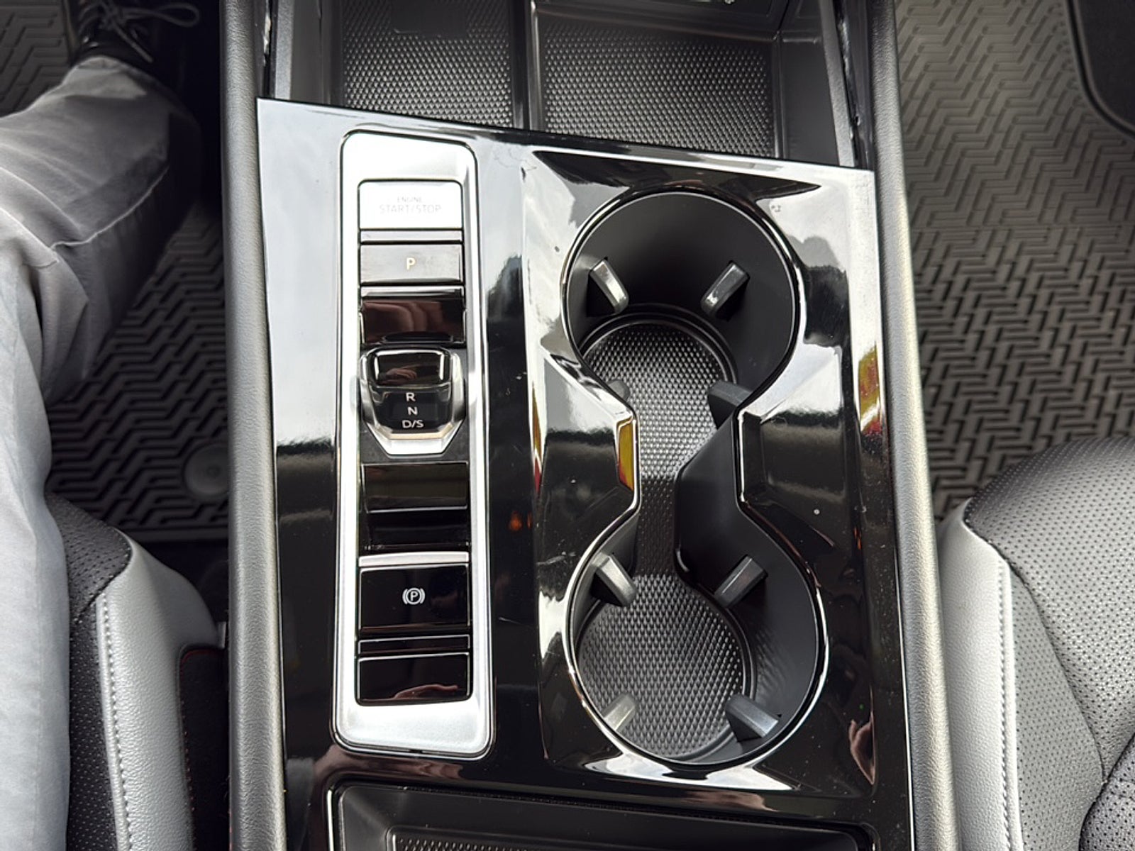 2024 Volkswagen Atlas 2.0T Peak Edition SEL