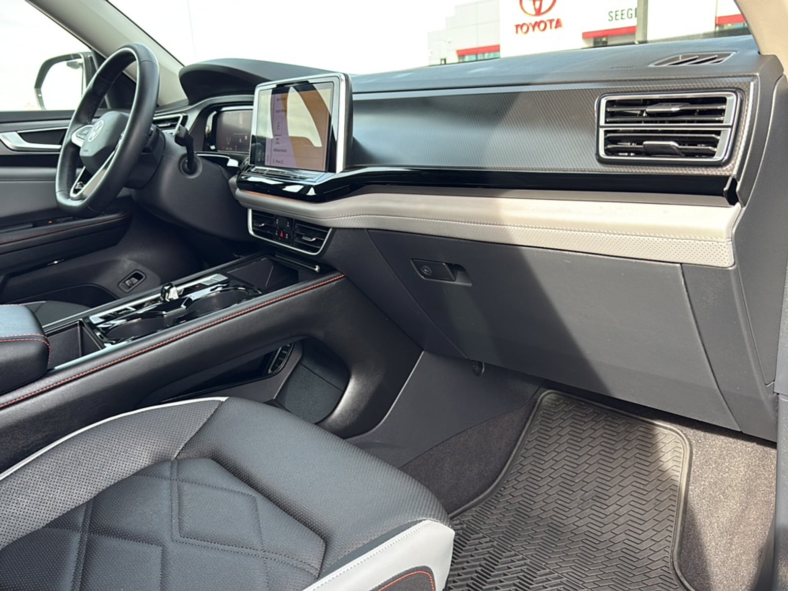 2024 Volkswagen Atlas 2.0T Peak Edition SEL