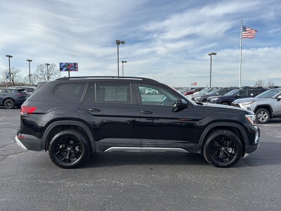 2024 Volkswagen Atlas 2.0T Peak Edition SEL
