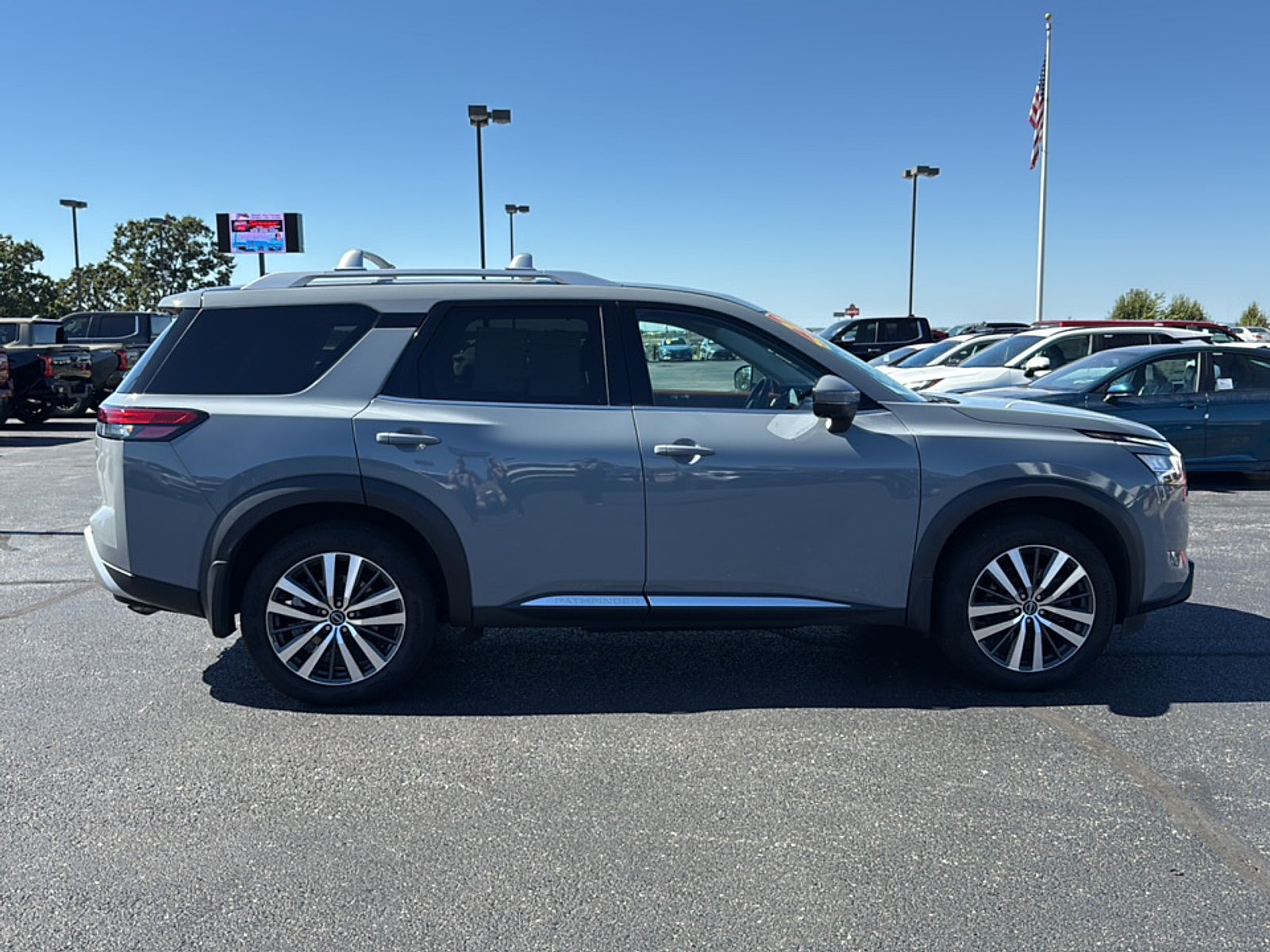 2022 Nissan Pathfinder Platinum