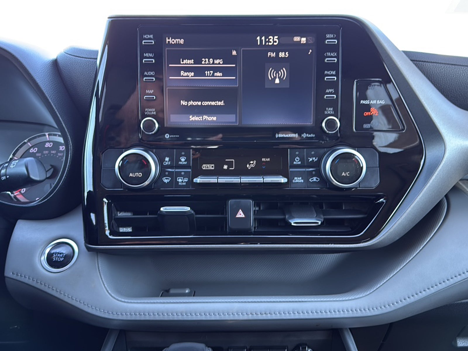 2020 Toyota Highlander LE