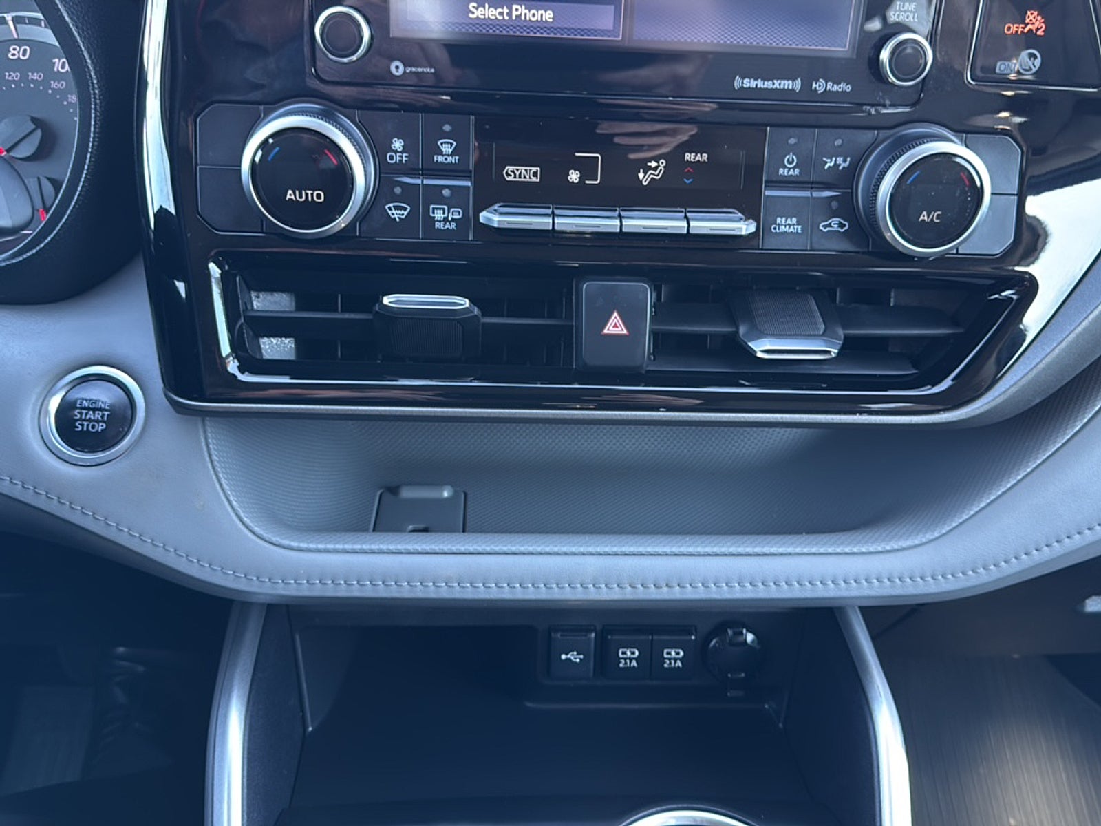 2020 Toyota Highlander LE