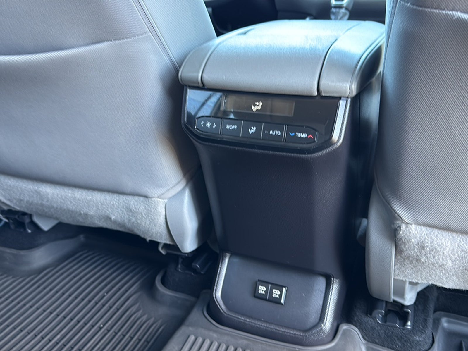 2020 Toyota Highlander LE