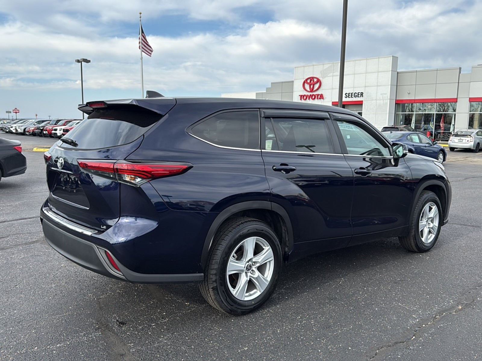 2023 Toyota Highlander LE