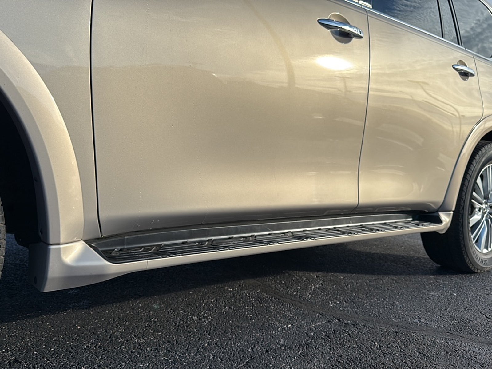 2023 INFINITI QX80 LUXE