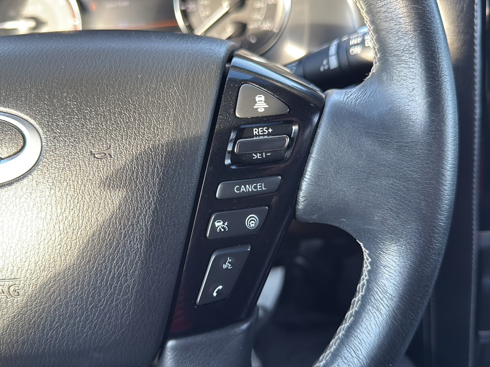 2023 INFINITI QX80 LUXE