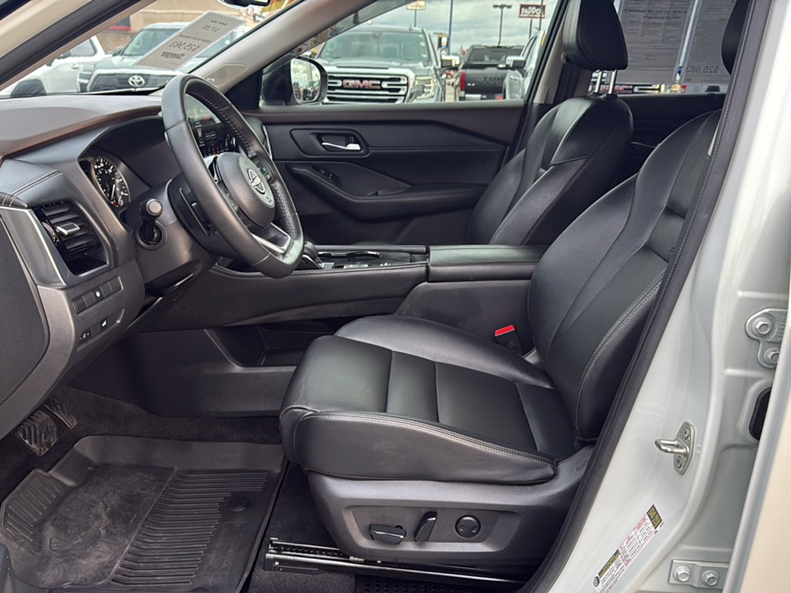 2022 Nissan Rogue SL