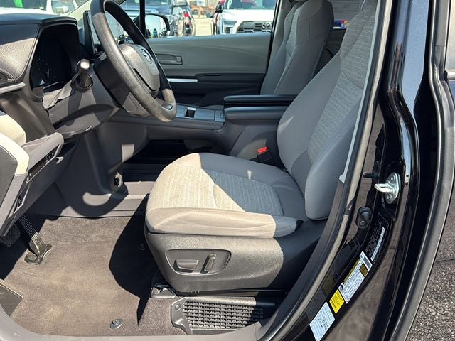 2024 Toyota SIENNA LE LE 8 Passenger