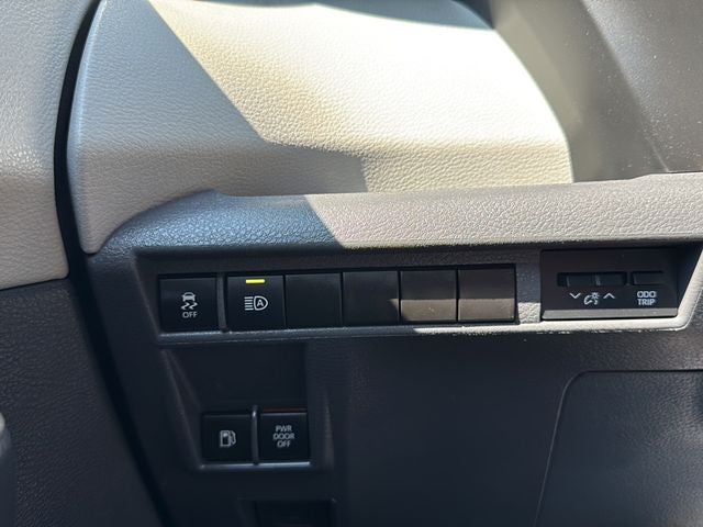 2024 Toyota SIENNA LE LE 8 Passenger