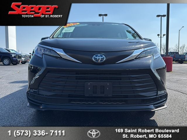 2024 Toyota SIENNA LE LE 8 Passenger