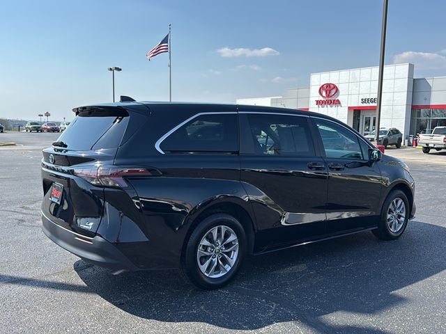 2024 Toyota SIENNA LE LE 8 Passenger