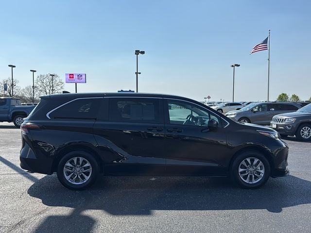 2024 Toyota SIENNA LE LE 8 Passenger