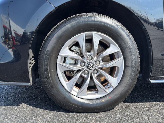 2024 Toyota SIENNA LE LE 8 Passenger