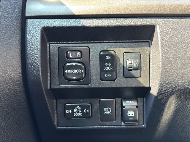 2018 Toyota TUNDRA 4X4 SR5