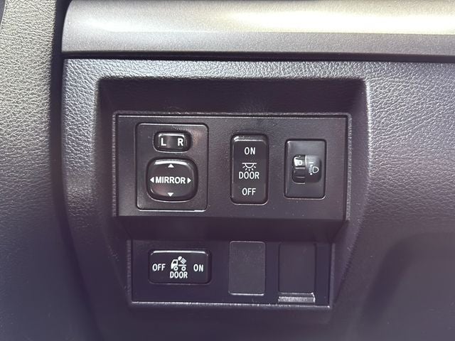 2016 Toyota TUNDRA 4X4 SR5