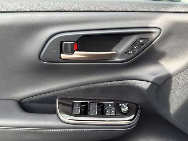 2024 Toyota CROWN Platinum