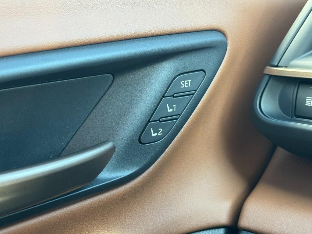 2025 Toyota Toyota Crown Signia XLE