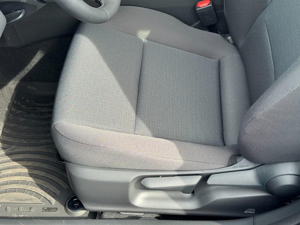 2026 Toyota Prius LE (Natl)